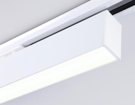 Трековый однофазный светодиодный светильник GL6769 WH белый LED 24W 3000K 600*22*48 Ambrella Light