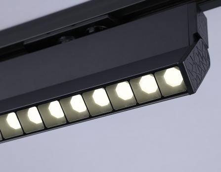 Трековый однофазный светодиодный светильник GL6817 BK черный LED 12W 3000K 24° 230*22*87 Ambrella Light