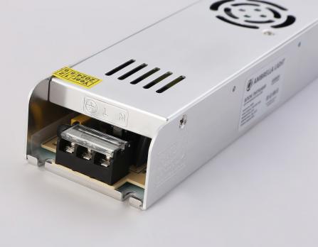 Блок питания с EMC для светодиодной ленты 12V 360W 30A IP20 185-260V 223*67*40 GS8656 GS8656 блок питания 12V 360W 30A IP20 185-260V EMC 223*67*40 Ambrella light
